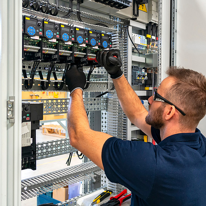 rénovation électrique, révisions électriques, installations électriques existantes, nouvelles configurations électriques, électricien, circuits électriques, tableaux électriques, câblages, tirages de câbles