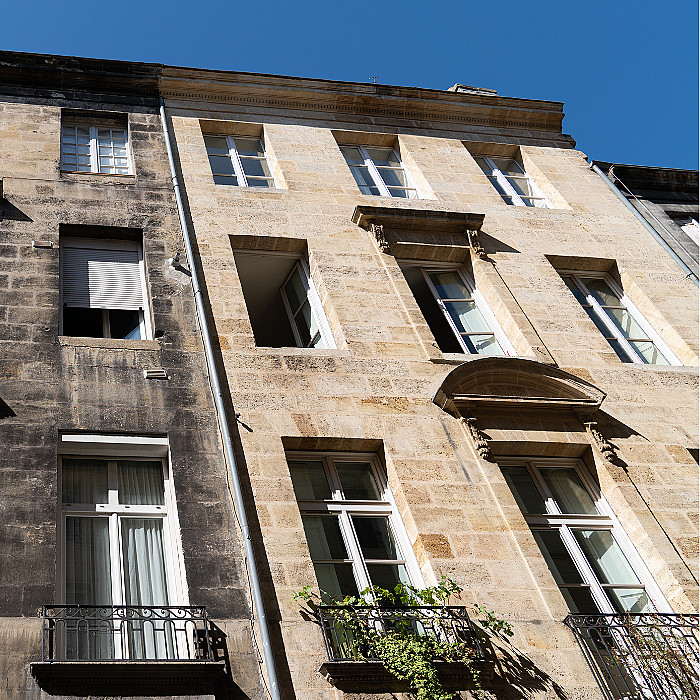 gevelwerker, gevelreiniging, gevel renovatie, gevel herstel, gevelrestauratie, cementering, scheurreparatie, gevelreiniging van een gebouw of huis, gevelbehandeling, geveltoestand, te renoveren geveloppervlak, buitenrenovatie, buitenmuren