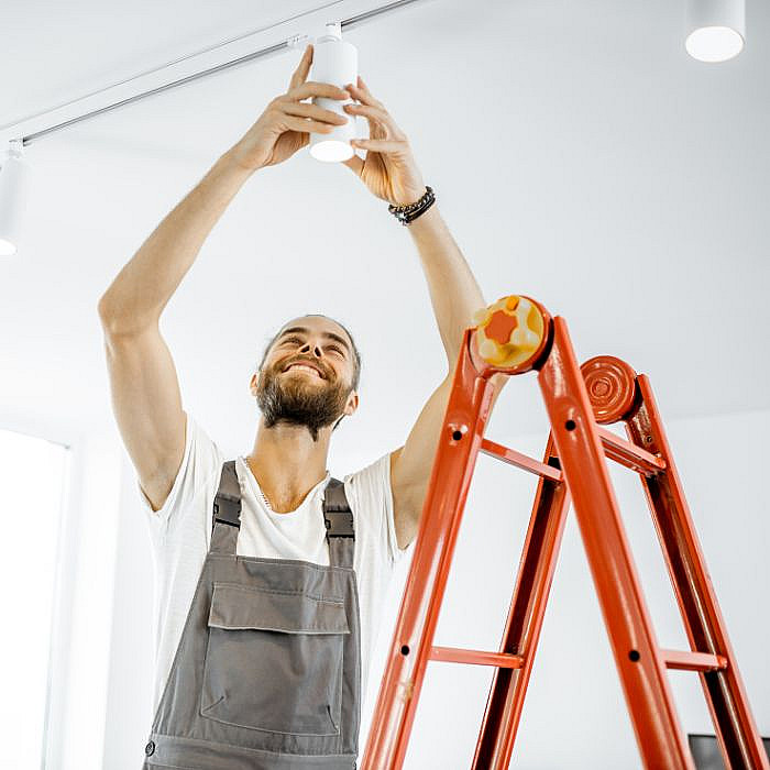 rénovation électrique, modernisation installation, remplacement tableau électrique, mise aux normes, mise à jour câblage, amélioration performance énergétique, rénovation maison ancienne, sécurité installation, rénovation éclairage, électricité générale