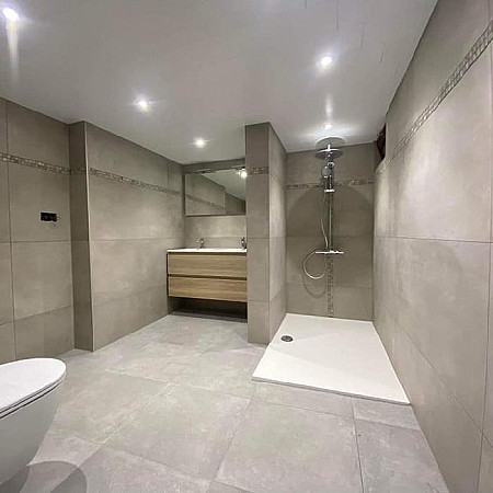 Pose de carrelage mural, Revêtement mural, Carrelage salle de bain, Carrelage
                   cuisine, Carrelage décoratif, Carreaux de céramique, Carrelage métro, Carrelage
                   mural grand format, Mosaïque murale, Pose de faïence, Carrelage mural en pierre
                   naturelle, Joint de carrelage mural, Revêtement mural résistant à l'eau