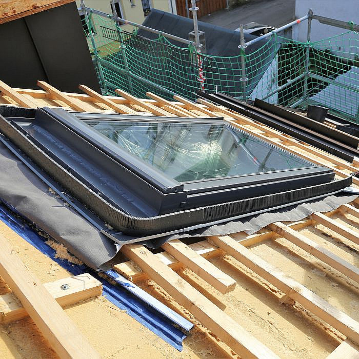 installation Velux, fenêtres de toit, lumière naturelle, ventilation, Mouscron, Tournai, Courtrai